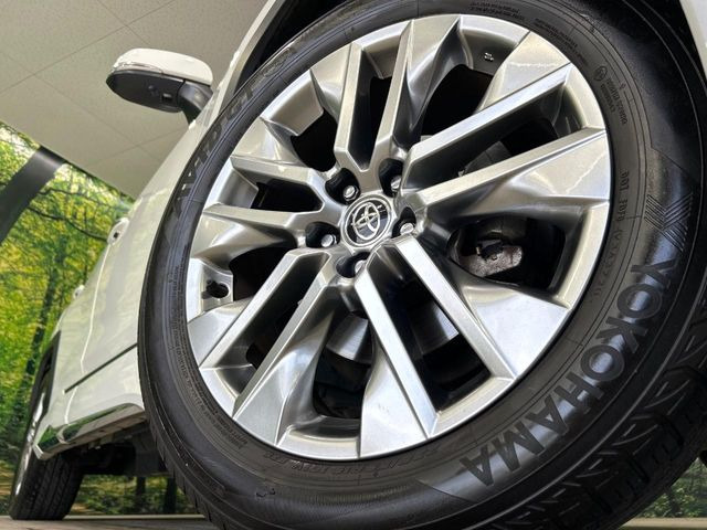 【純正19インチアルミホイール】外観にマッチした純正アルミホイールを装着しております。各種社外アルミホイールや、スタッドレスタイヤも取扱いしております。是非ご相談ください♪