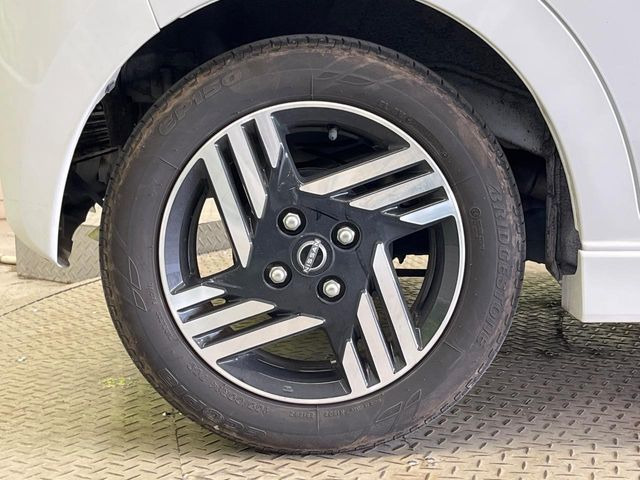 �y����14�C���`�A���~�z�C�[���z�O�ςɃ}�b�`���������A���~�z�C�[���𑕒����Ă���܂��B�e��ЊO�A���~�z�C�[����A�X�^�b�h���X�^�C�����戵�����Ă���܂��B���񂲑��k����������