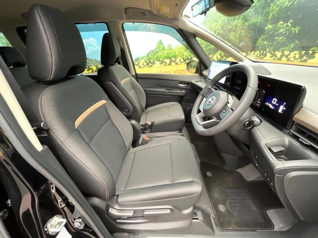 運転席シート廻りは使用感も少なく、良好な状態となっています。丁寧に使われていたことがよくわかりますね。