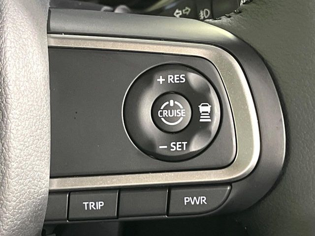 【アダプティブクルーズコントロール】高速道路での長距離走行が楽に!!自動で速度を保つクルーズコントロールが、衝突軽減システムと連携し、前方の車両を感知して車間を保つように速度調節してくれます!!