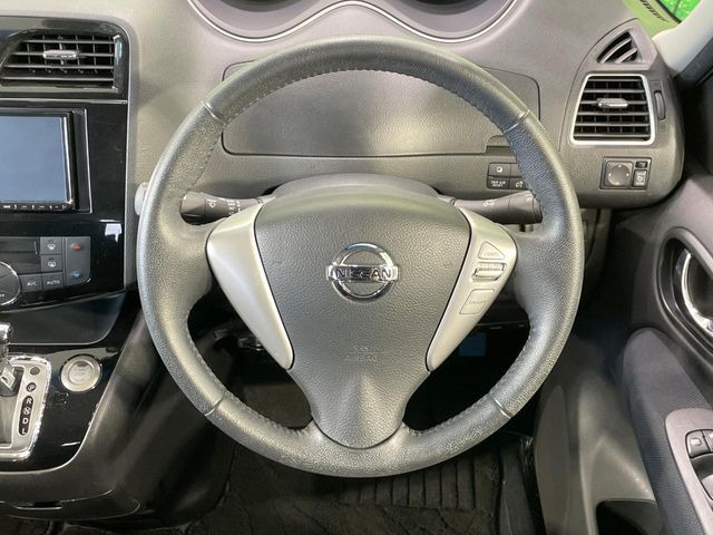 �y�����v�����X�e�A�����O�z�㎿�Ȋv���g�p���邱�ƂŁA��ɂ����������݂ƂĂ��^�]���₷���n���h���ł���