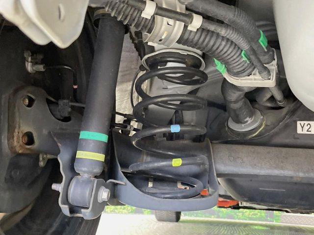 お車を安心してお乗りいただく為には、足回りの定期点検が欠かせません。サービスサポート(有償保証)では無料点検もご提供しており、安心のカーライフをお過ごしいただけるサポート体制が整っています。