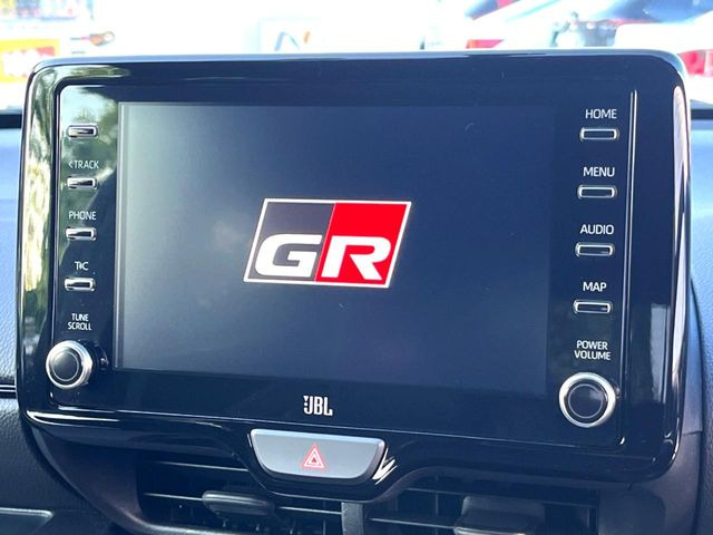 �y8�C���` �f�B�X�v���C�I�[�f�B�I�z���ʂ̃f�B�X�v���C��AppleCarPlay��AndroidAuto�����p�\�B�傫�ȉ�ʂŃX�}�z�i�r�A�v���������p���������܂���