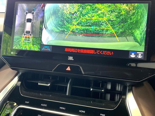 【パノラミックビューモニター】専用のカメラにより、上から見下ろしたような視点で360度クルマの周囲を確認することができます☆死角部分も確認しやすく、狭い場所での切り返しや駐車もスムーズに行えます。