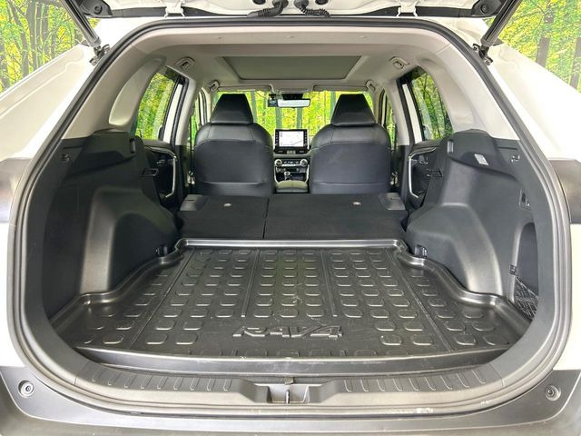 普段のお買い物や通勤、送迎等に十分な荷室スペースを確保しております。セカンドシートを倒すと、大きな荷物の積載も可能です♪