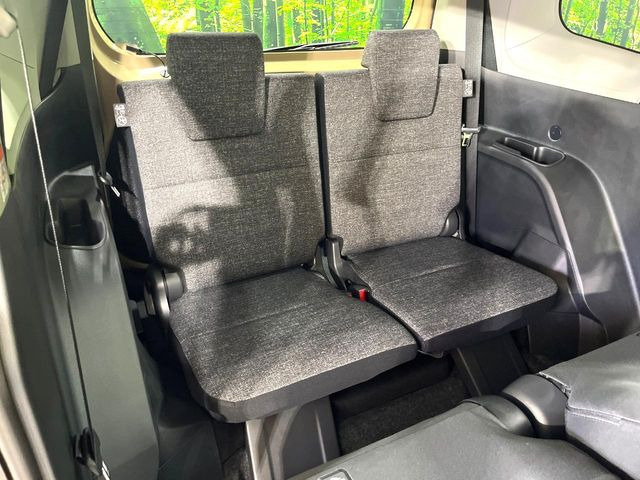 3列目シートはもちろん状態良好☆大人でもゆったりと座って頂けますので、大人数でのお出かけもラクラクです♪ご家族で、気の知れた仲間で、ドライブに行くのが楽しみですね♪