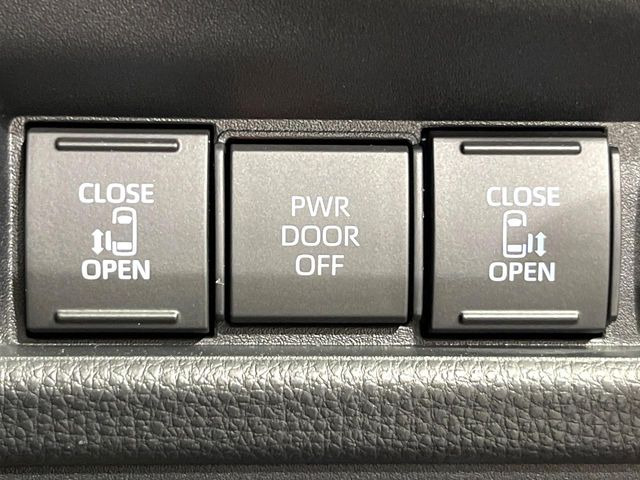 【両側パワースライドドア】スマートキーや運転席のスイッチで後席両側スライドドアの開閉が可能♪電動だから力を入れてドアを開ける必要が無く、小さなお子様でも簡単に開け閉めでき快適です♪