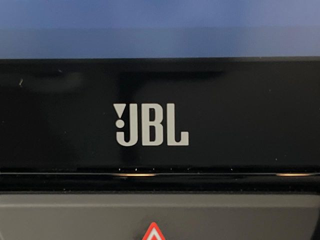 �yJBL�T�E���h�V�X�e���z���[�J�[�I�v�V�����̍��i�ʃT�E���h�V�X�e���𓋍ځB��p�̃`���[�j���O���{���ꂽ�召�l�X�ȃX�s�[�J�[����ǎ��ȃT�E���h���t�ł��A�Տꊴ���ӂ�鉹����Ԃ����o���܂��B
