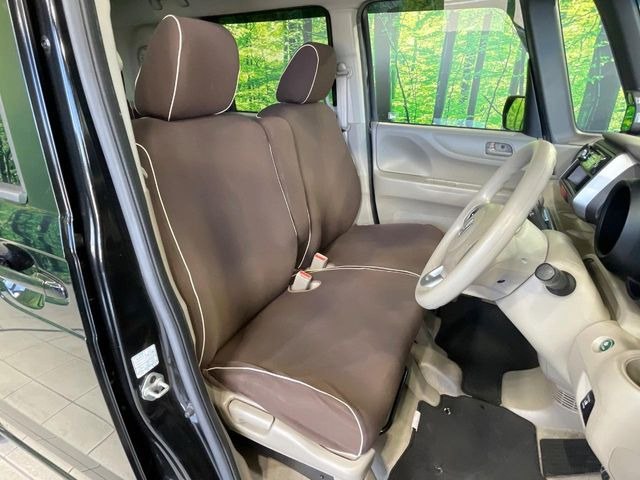 運転席シート廻りは使用感も少なく、良好な状態となっています。丁寧に使われていたことがよくわかりますね。
