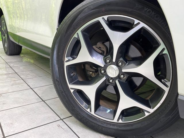 �y�����A���~�z�C�[���z�O�ςɃ}�b�`���������A���~�z�C�[���𑕒����Ă���܂��B�e��ЊO�A���~�z�C�[����A�X�^�b�h���X�^�C�����戵�����Ă����