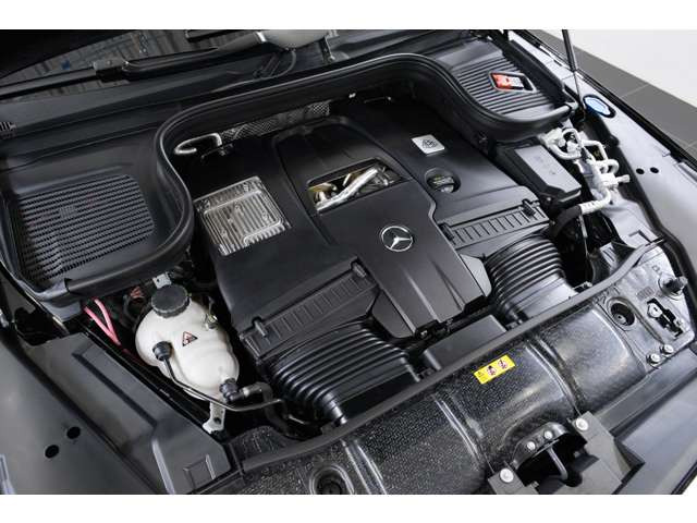 4.0L V�^8�C��DOHC�c�C���^�[�{+���[�^�[�A�G���W��:558ps/74.4kgm ���[�^�[:22ps/25.5kgm�A�S��&times;�S��&times;�S��mm 5210&times;2030&times;1840mm�A�ԗ��d�� 2840kg
