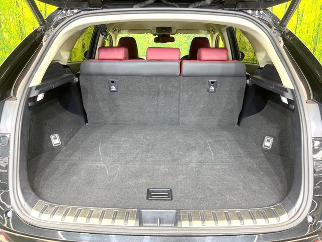 【パワーバックドア】スマートキーや運転席のボタンを押すだけでリアゲートが自動で開閉します!荷物を持っている時や、高い位置にあるバックドアを閉める際に便利な機能です♪