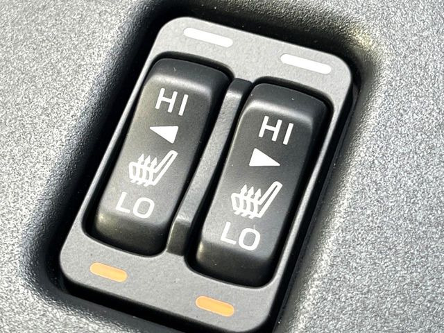 【シートヒーター】寒い日に重宝するシートヒーター!エアコンより早く温まってくれるので寒がりの人も安心ですね♪エアコンの温風は乾燥するから苦手、という方にもをおすすめです。