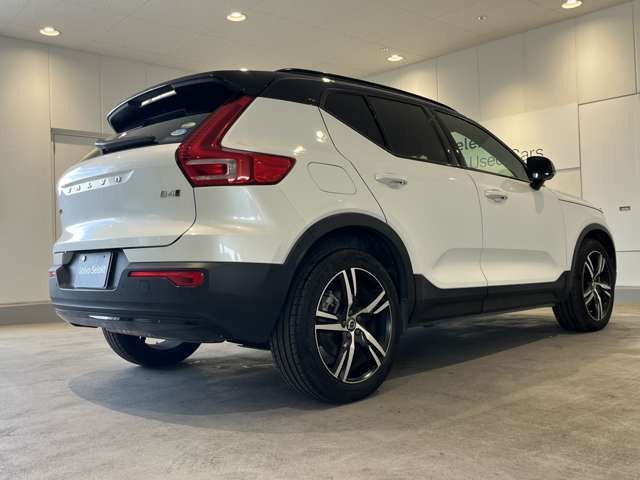 XC40B4 AWD Rデザイン 4WD