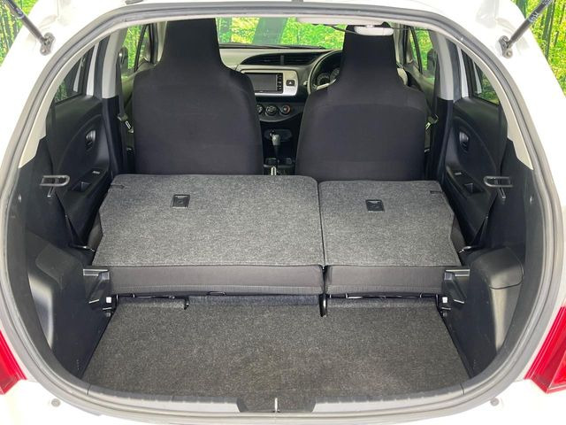 普段のお買い物や通勤、送迎等に十分な荷室スペースを確保しております。セカンドシートを倒すと、大きな荷物の積載も可能です♪
