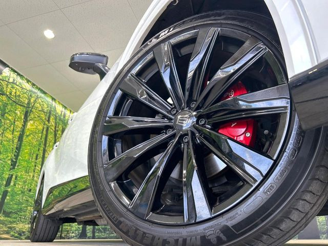 �y����21�C���`�A���~�z�C�[���z�O�ςɃ}�b�`���������A���~�z�C�[���𑕒����Ă���܂��B�e��ЊO�A���~�z�C�[����A�X�^�b�h���X�^�C�����戵�����Ă���܂��B���񂲑��k����������