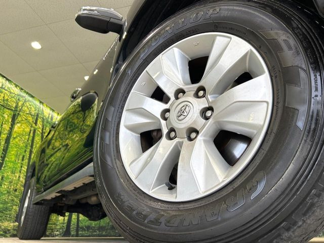 �y����17�C���`�A���~�z�C�[���z�O�ςɃ}�b�`���������A���~�z�C�[���𑕒����Ă���܂��B�e��ЊO�A���~�z�C�[����A�X�^�b�h���X�^�C�����戵�����Ă���܂��B���񂲑��k����������