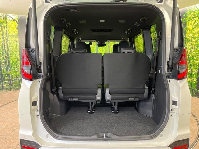 普段のお買い物や通勤、送迎等に十分な荷室スペースを確保しております。セカンドシートを倒すと、大きな荷物の積載も可能です♪