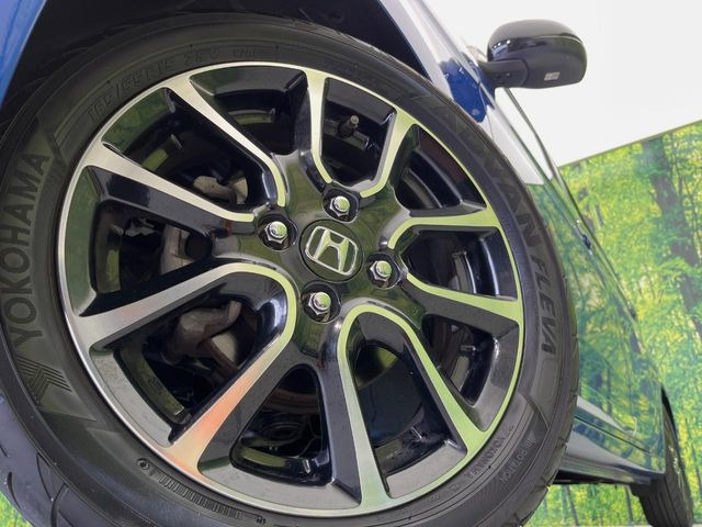 �y����15�C���`�A���~�z�C�[���z�O�ςɃ}�b�`���������A���~�z�C�[���𑕒����Ă���܂��B�e��ЊO�A���~�z�C�[����A�X�^�b�h���X�^�C�����戵�����Ă���܂��B���񂲑��k����������