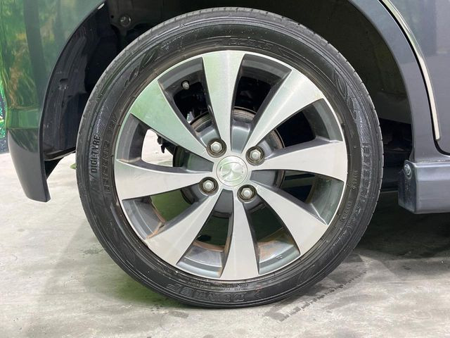 �y����15�C���`�A���~�z�C�[���z�O�ςɃ}�b�`���������A���~�z�C�[���𑕒����Ă���܂��B�e��ЊO�A���~�z�C�[����A�X�^�b�h���X�^�C�����戵�����Ă���܂��B���񂲑��k����������