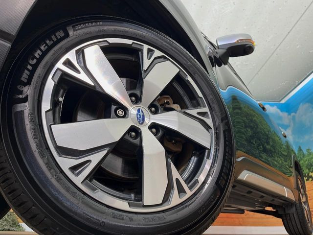 �y����18�C���`�A���~�z�C�[���z�O�ςɃ}�b�`���������A���~�z�C�[���𑕒����Ă���܂��B�e��ЊO�A���~�z�C�[����A�X�^�b�h���X�^�C�����戵�����Ă���܂��B���񂲑��k����������