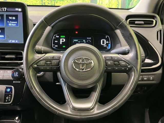 インテリアに合わせたデザインのステアリングは、運転される方のことも考え、運転しやすい形状、大きさです。是非一度、実際に触ってお確かめください。