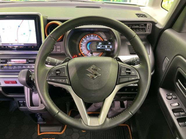 【純正革巻きステアリング】上質な革を使用することで、手にしっかり馴染みとても運転しやすいハンドルです♪