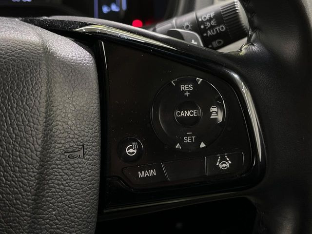 【アダプティブクルーズコントロール】高速道路での長距離走行が楽に!!自動で速度を保つクルーズコントロールが、衝突軽減システムと連携し、前方の車両を感知して車間を保つように速度調節してくれます!!