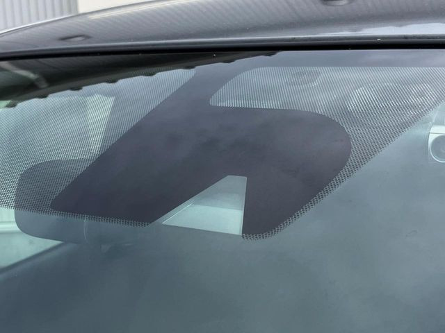【エマージェンシーブレーキ】走行中に前方の車両等を認識し、衝突しそうな時は警報とブレーキで衝突回避と被害軽減をアシスト。より安全にドライブをお楽しみいただけます。