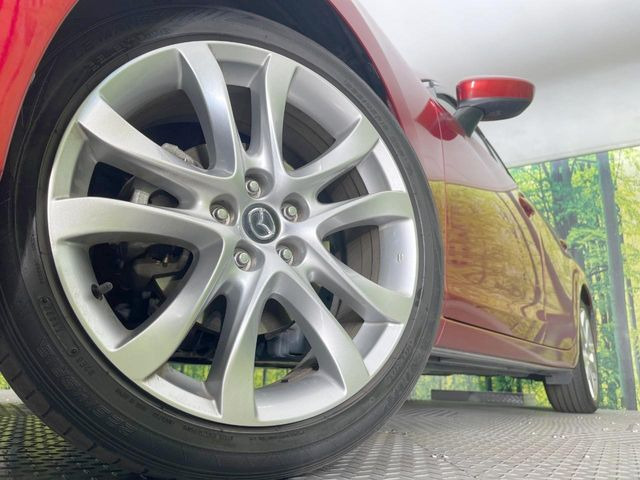 �y�A���~�z�C�[���z�O�ςɃ}�b�`�����A���~�z�C�[���𑕒����Ă���܂��B�e��A���~�z�C�[����A�X�^�b�h���X�^�C�����戵�����Ă���܂��B���񂲑��k����������