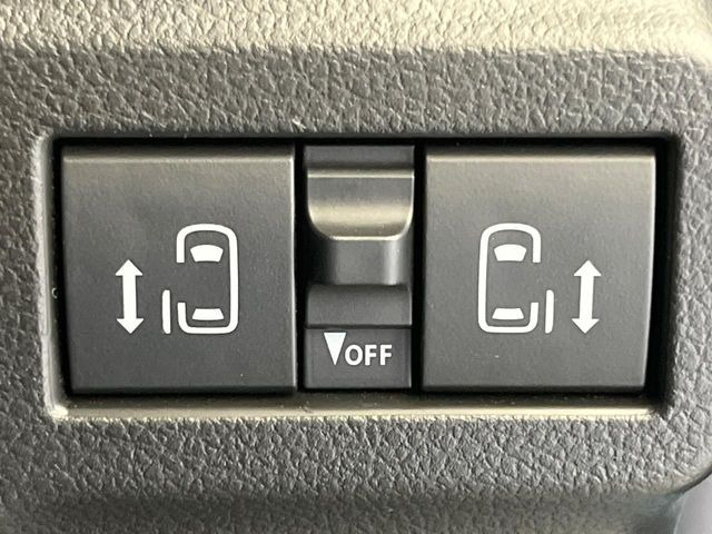 【両側パワースライドドア】スマートキーや運転席のスイッチで後席両側スライドドアの開閉が可能♪電動だから力を入れてドアを開ける必要が無く、小さなお子様でも簡単に開け閉めでき快適です♪