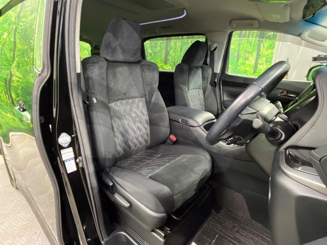 運転席シート廻りは使用感も少なく、良好な状態となっています。丁寧に使われていたことがよくわかりますね。運転席シート廻りは使用感も少なく、良好な状態となっています。丁寧に使われていたことがよくわかります