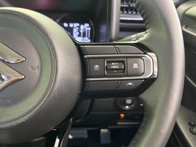 【アダプティブクルーズコントロール】高速道路での長距離走行が楽に!!自動で速度を保つクルーズコントロールが、衝突軽減システムと連携し、前方の車両を感知して車間を保つように速度調節してくれます!!