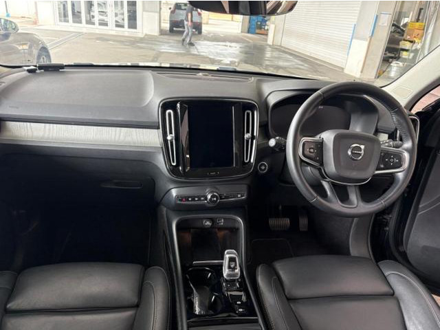 XC40B4 AWD インスクリプション 4WD