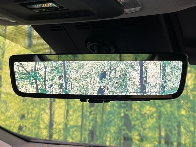 【デジタルインナーミラー】後席の大きな荷物や同乗者で後方が確認しづらい時でも安心!カメラが撮影した車両後方の映像をルームミラー内に表示。クリアな視界で状況の確認が可能です!