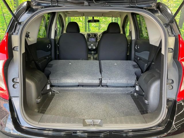 普段のお買い物や通勤、送迎等に十分な荷室スペースを確保しております。セカンドシートを倒すと、大きな荷物の積載も可能です♪