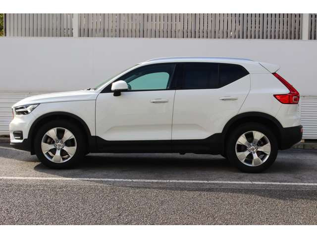 XC40T4 AWD モメンタム 4WD