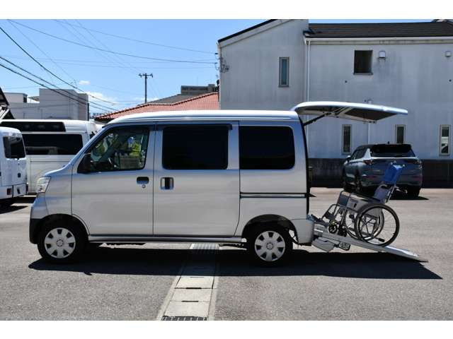 ハイゼットカーゴスローパー リヤシートレス仕様 折り畳み補助シート付き