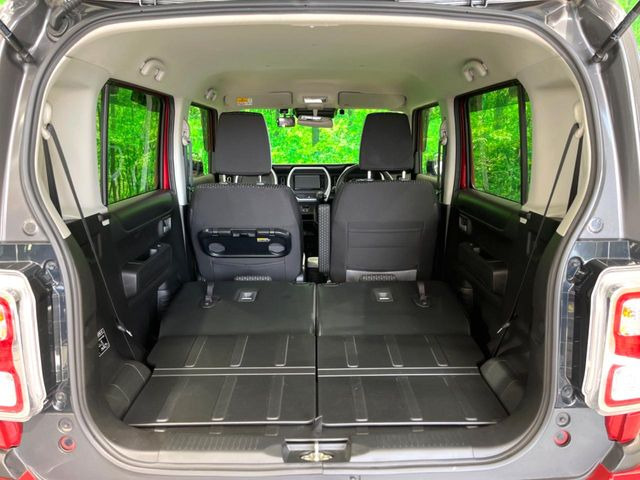普段のお買い物や通勤、送迎等に十分な荷室スペースを確保しております。セカンドシートを倒すと、大きな荷物の積載も可能です♪