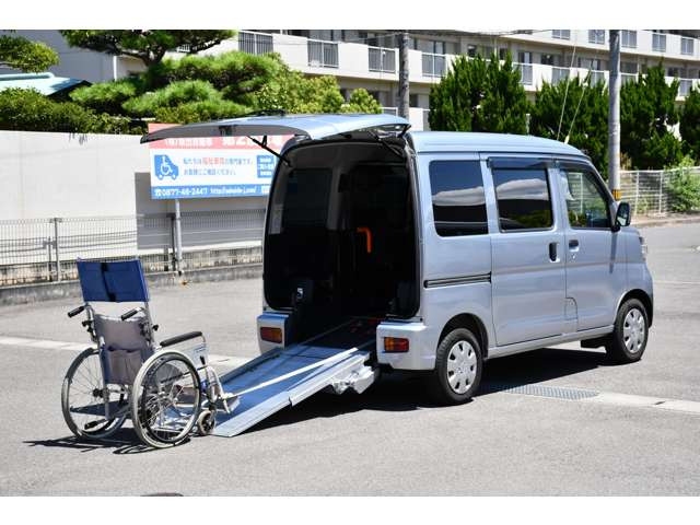 ハイゼットカーゴスローパー リヤシートレス仕様 折り畳み補助シート付き