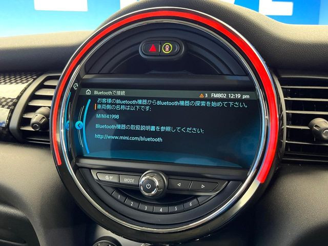 ��Bluetooth:���莝���̃X�}�[�g�t�H���ȂǂƐڑ����A�n���Y�t���[�ʘb��Տꊴ����~���[�W�b�N�Đ������y���݂��������܂��B�����ڑ��ł��̂Ŕς킵��������܂����