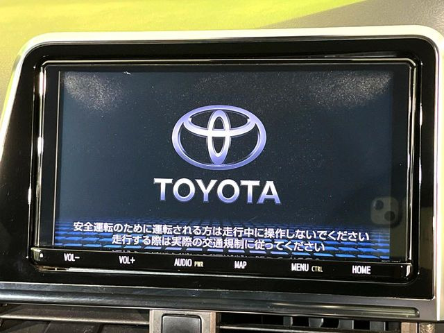 【純正ナビ】人気の純正ナビを装備しております。ナビの使いやすさはもちろん、オーディオ機能も充実!キャンプや旅行はもちろん、通勤や買い物など普段のドライブも楽しくなるはず♪