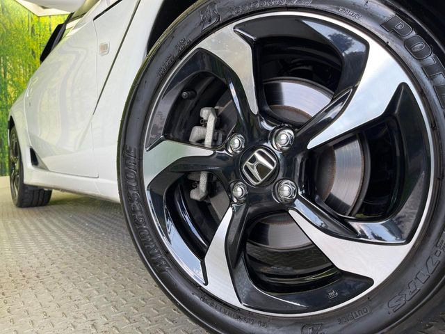 �y15�C���`�A���~�z�C�[���z�O�ςɃ}�b�`�����A���~�z�C�[���𑕒����Ă���܂��B�e��A���~�z�C�[����A�X�^�b�h���X�^�C�����戵�����Ă���܂��B���񂲑��k����������