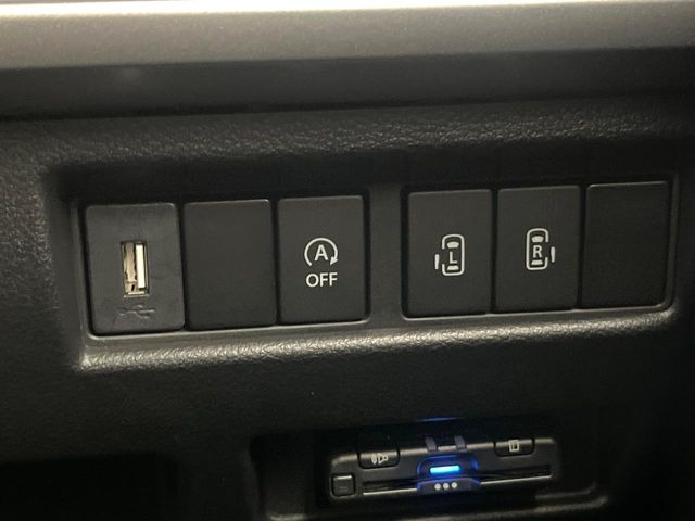 【両側パワースライドドア】スマートキーや運転席のスイッチで後席両側スライドドアの開閉が可能♪電動だから力を入れてドアを開ける必要が無く、小さなお子様でも簡単に開け閉めでき快適です♪