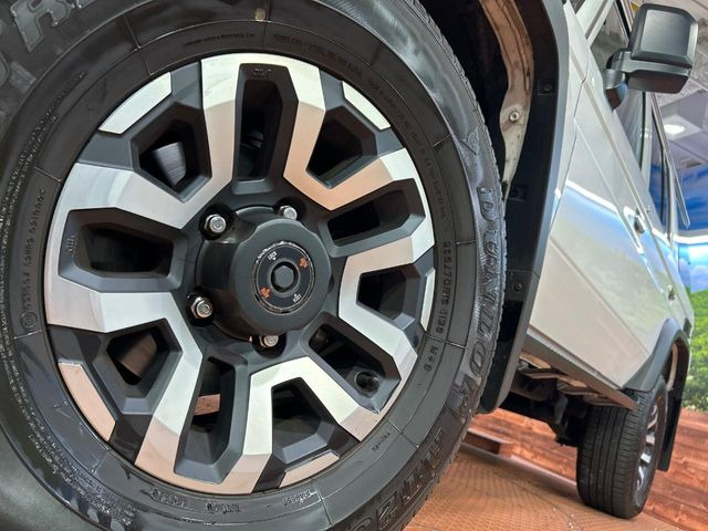�y����16�C���`�A���~�z�C�[���z�O�ςɃ}�b�`���������A���~�z�C�[���𑕒����Ă���܂��B�e��ЊO�A���~�z�C�[����A�X�^�b�h���X�^�C�����戵�����Ă���܂��B���񂲑��k����������