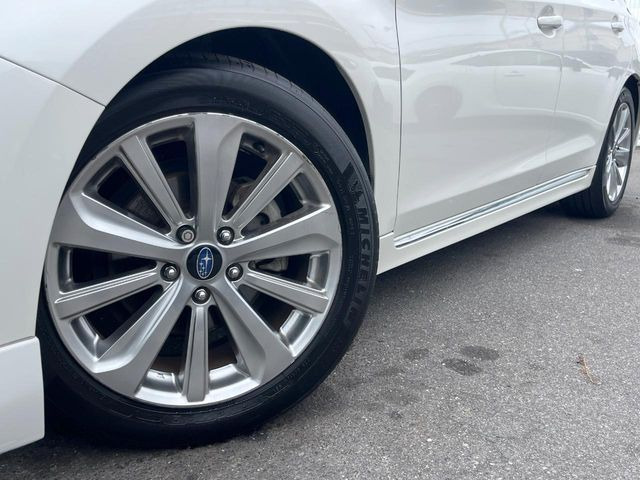 �y����18�C���`�A���~�z�C�[���z�O�ςɃ}�b�`���������A���~�z�C�[���𑕒����Ă���܂��B�e��ЊO�A���~�z�C�[����A�X�^�b�h���X�^�C�����戵�����Ă���܂��B���񂲑��k����������