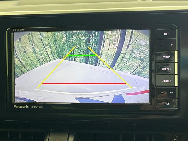 【バックカメラ】駐車時に後方がリアルタイム映像で確認できます。大型商業施設や立体駐車場での駐車時や、夜間のバック時に大活躍!運転スキルに関わらず、今や必須となった装備のひとつです!