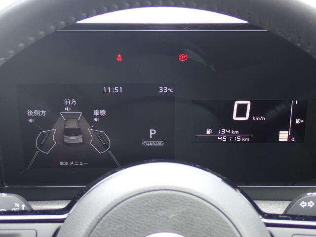 メーターパネルも知りたい情報が一目瞭然ですね。