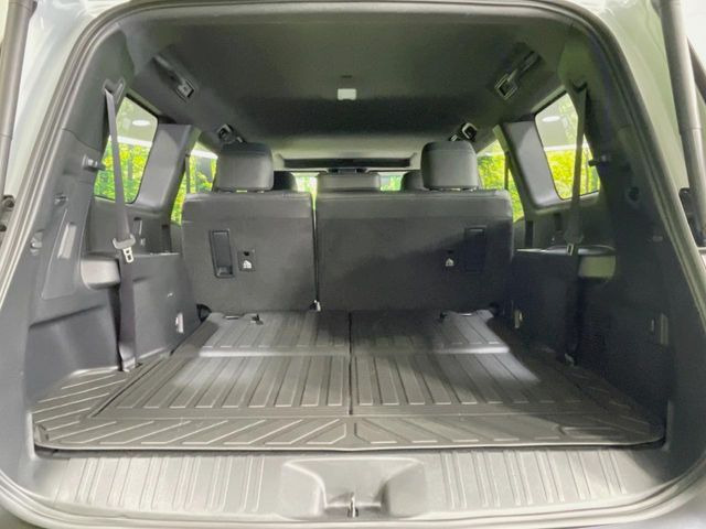 普段のお買い物や通勤、送迎等に十分な荷室スペースを確保しております。セカンドシートを倒すと、大きな荷物の積載も可能です♪