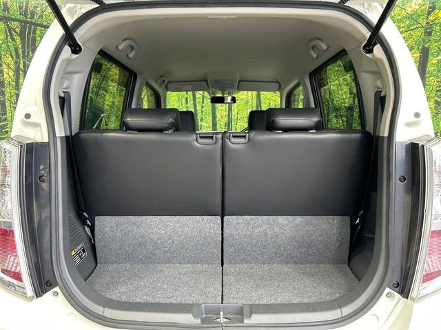 積み下ろしのしやすいデッキにはたっぷりと荷物を積み込んでいただけます。遊びから仕事まで、様々なシーンで頼れます♪